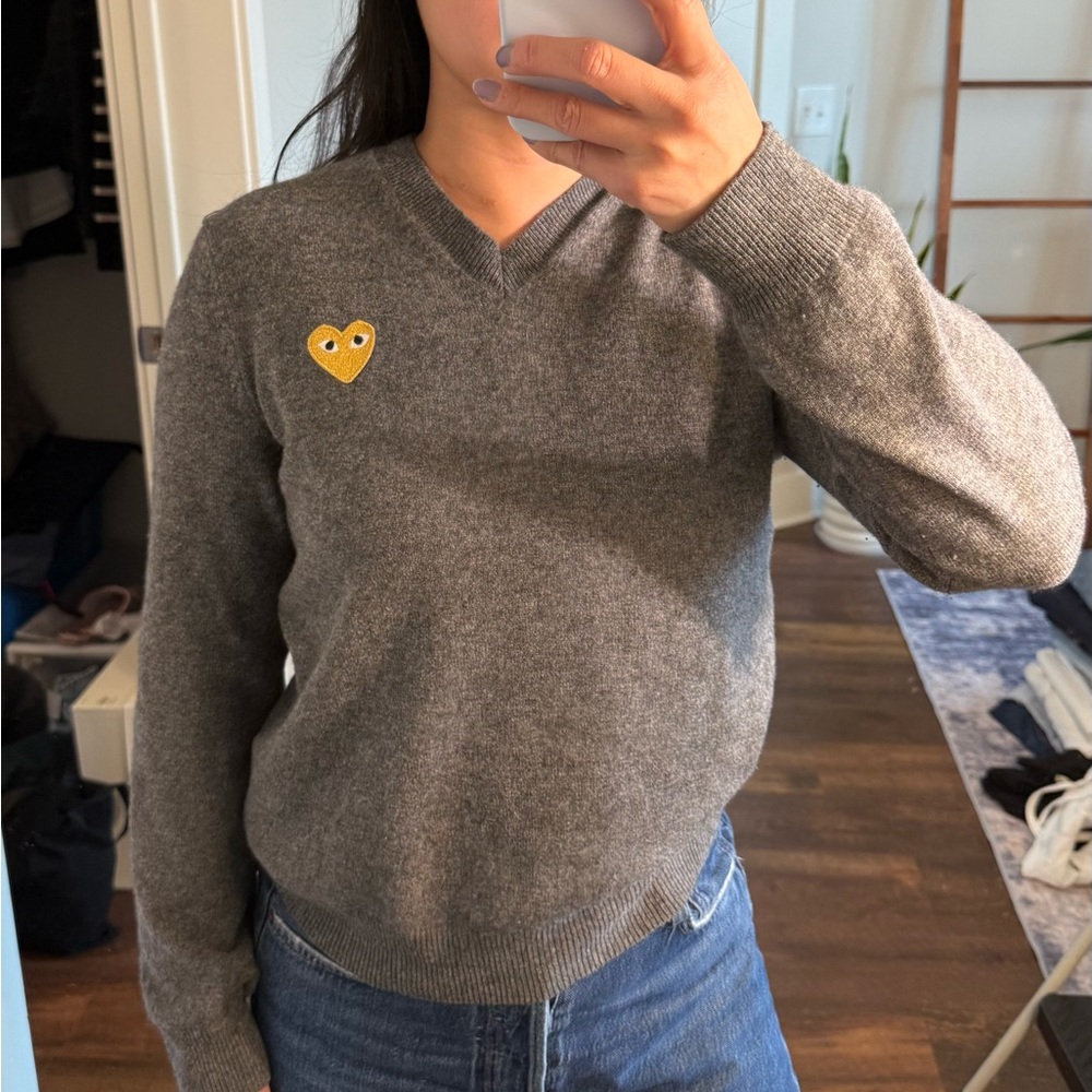 Commes des Garçons PLAY Gold Heart V-Neck Sweater sz LARGE (fits like US 4/6)